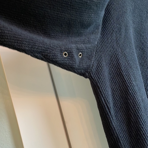 Men’s Guess Black Pullover V-Neck Sweater Size XXL - Picture 5 of 6